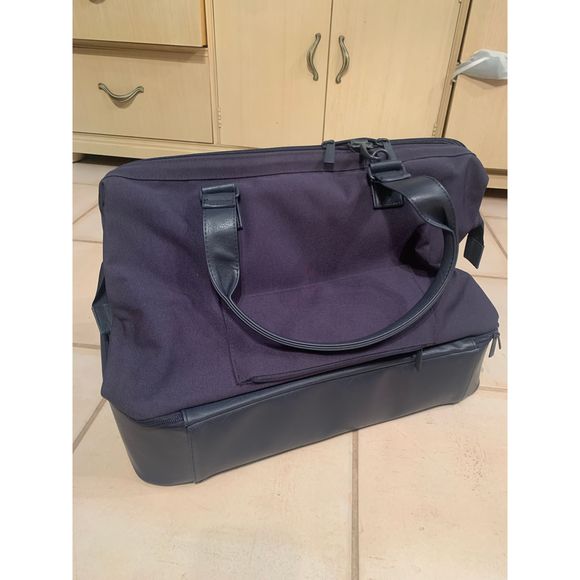 NWT BEIS Weekender bag in Navy Blue - Picture 2 of 4